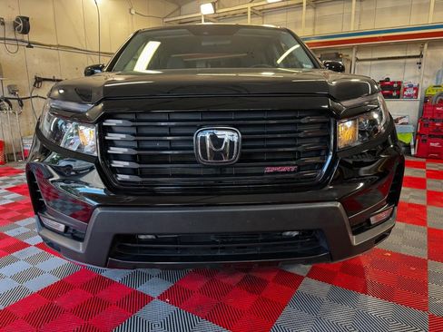 Used 2023 Honda Ridgeline Sport image 2