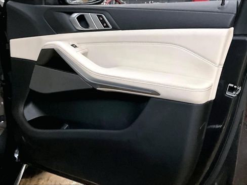 Used 2020 BMW X5 xDrive40i w/ Premium Package image 26