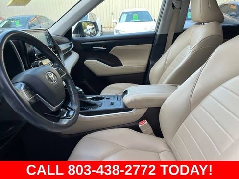 Used 2020 Toyota Highlander XLE FWD image 8