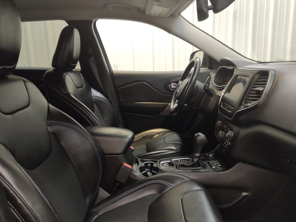 Used 2019 Jeep Cherokee Latitude Plus w/ Comfort/Convenience Group AWD/4WD image 21
