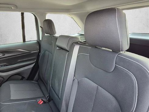 Used 2023 Jeep Grand Cherokee Laredo RWD image 15