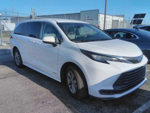 Used 2021 Toyota Sienna LE FWD image 4