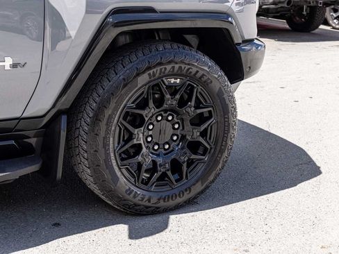 Used 2025 GMC Hummer EV 2X AWD/4WD image 9
