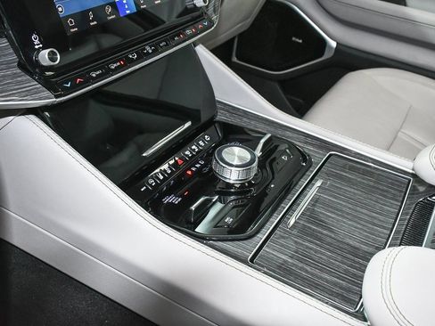 Used 2022 Jeep Wagoneer Series III w/ Premium Group I image 42