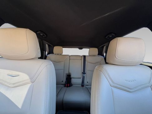 Used 2019 Cadillac XT5 FWD image 2