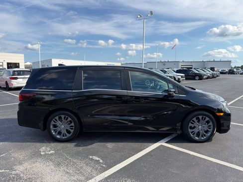 Used 2025 Honda Odyssey Touring image 9
