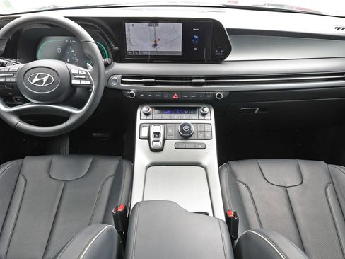 Used 2025 Hyundai Palisade SEL FWD image 2