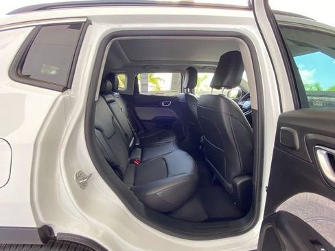 New 2022 Jeep Compass Latitude w/ Sun and Sound Group image 21