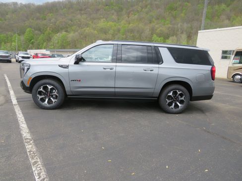 New 2026 GMC Yukon XL AT4 AWD/4WD image 4