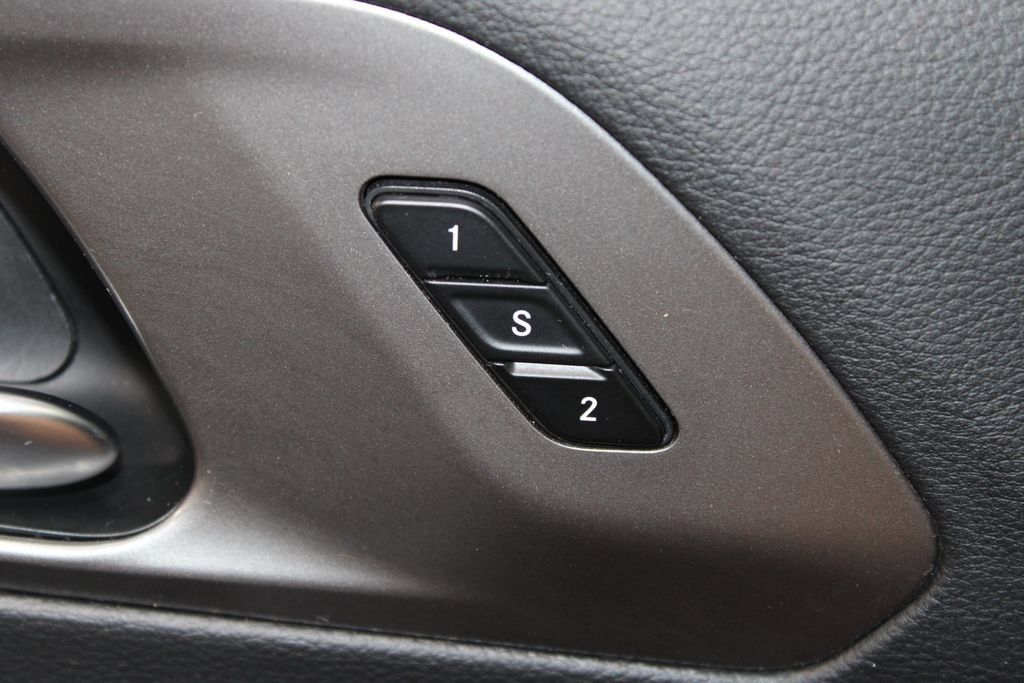 Used 2025 Chrysler Pacifica Select FWD image 40
