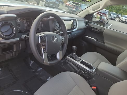 Certified 2019 Toyota Tacoma SR5 AWD/4WD image 15