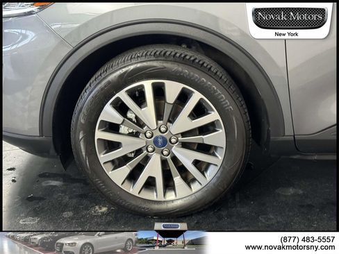 Used 2022 Ford Escape Titanium image 9