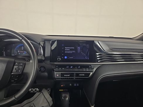 Used 2025 Toyota Camry SE FWD image 10