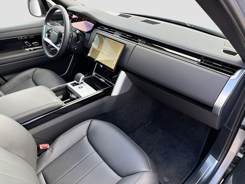 New 2025 Land Rover Range Rover SE image 17