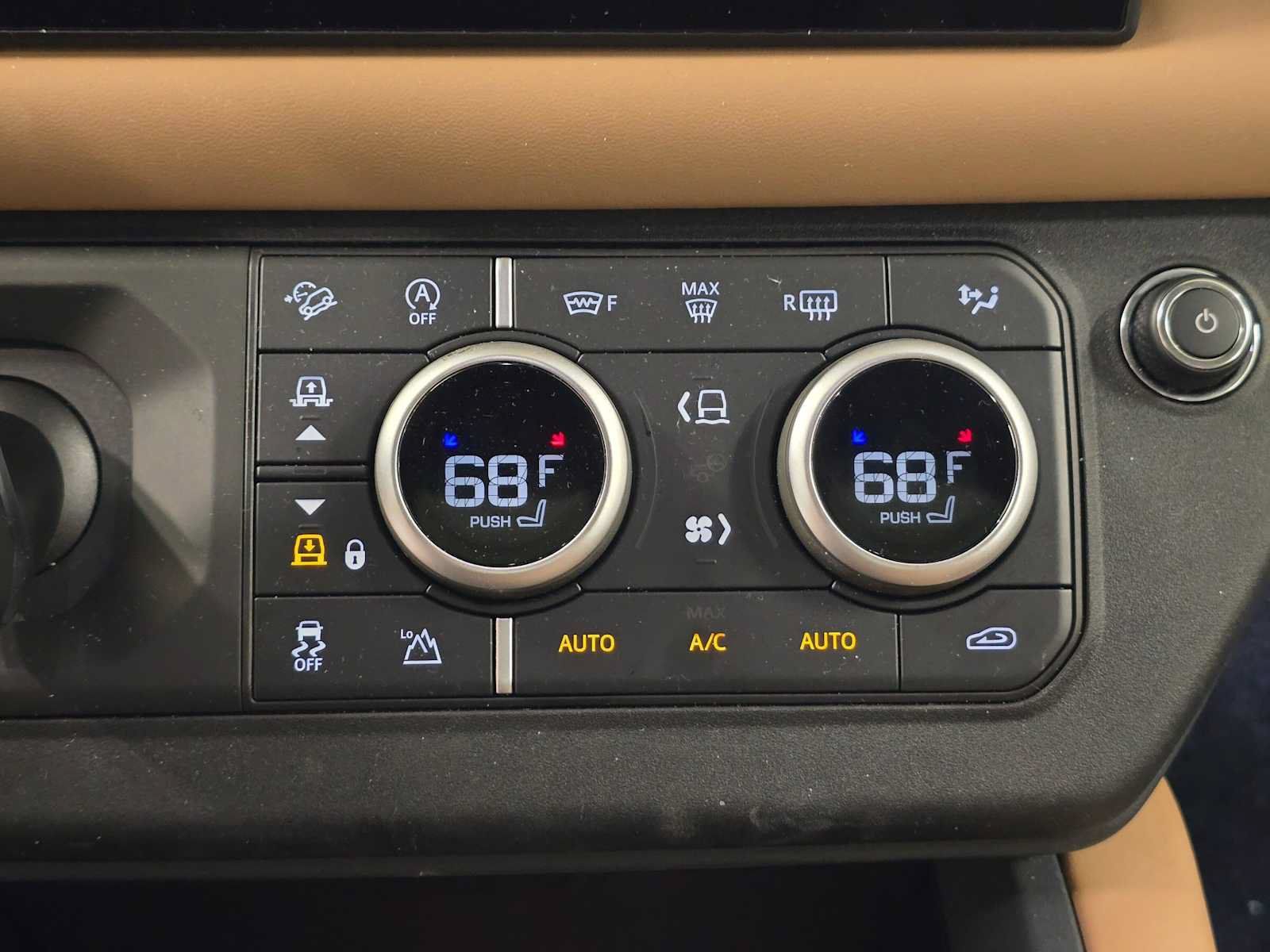 Used 2025 Land Rover Defender 130 X-Dynamic SE AWD/4WD image 32