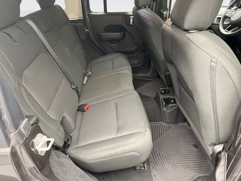 Used 2021 Jeep Wrangler Unlimited Sport image 17