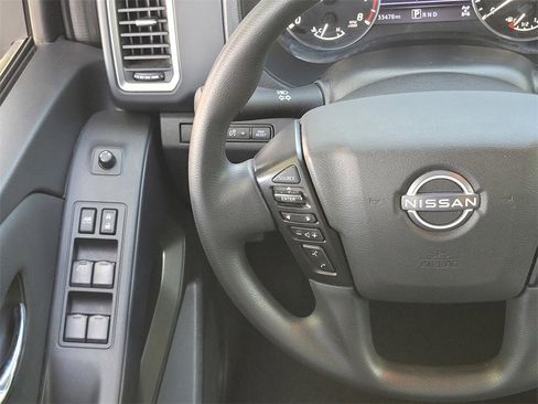 Used 2023 Nissan Frontier SV image 12