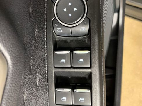 Used 2020 Ford Escape SE image 17