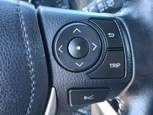 Used 2018 Toyota RAV4 XLE AWD/4WD image 16