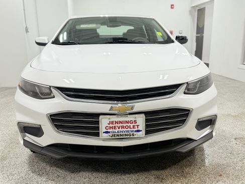 Used 2018 Chevrolet Malibu LT image 2