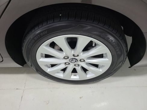 Used 2018 Toyota Camry LE FWD image 36