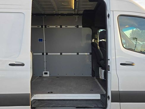 Used 2025 Mercedes-Benz Sprinter 2500 image 15
