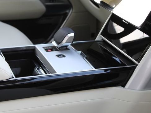 New 2026 Land Rover Range Rover Long Wheelbase SE image 22