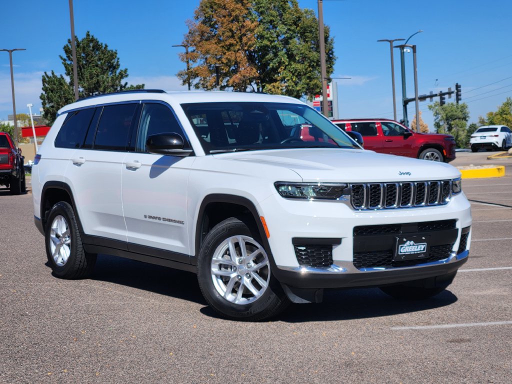 Used 2022 Jeep Grand Cherokee L Laredo w/ Luxury Tech Group I AWD/4WD image 1
