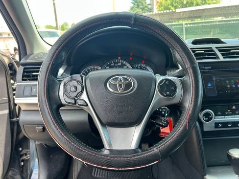 Used 2014 Toyota Camry SE FWD image 17