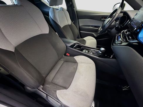Used 2019 Toyota C-HR XLE FWD image 13