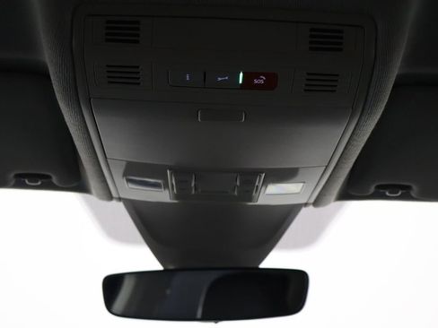 Used 2023 Volkswagen Tiguan SE image 25