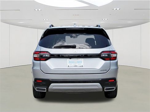 Used 2023 Honda Pilot Touring image 4