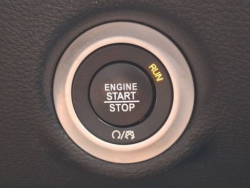 Used 2025 Chrysler Pacifica Limited FWD image 24