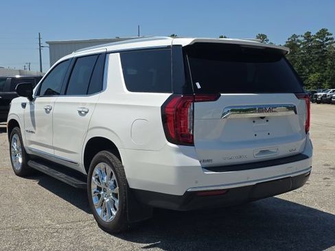 Used 2023 GMC Yukon SLT AWD/4WD image 3