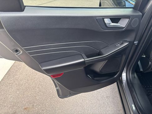 Used 2022 Ford Escape Titanium w/ Titanium Elite Package image 9