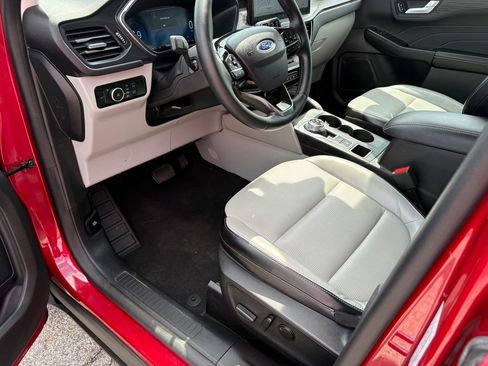 Used 2023 Ford Escape Platinum AWD/4WD image 14