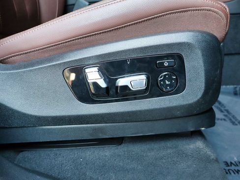 Used 2021 BMW X7 M50i w/ Dynamic Handling Package AWD/4WD image 39