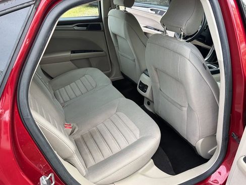 Used 2019 Ford Fusion SE image 27