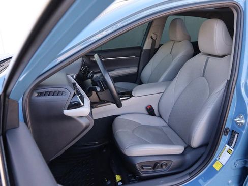 Used 2023 Toyota Camry XSE w/ Navigation Package FWD image 9