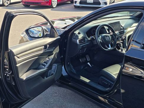 Used 2018 Honda Accord Sport image 41