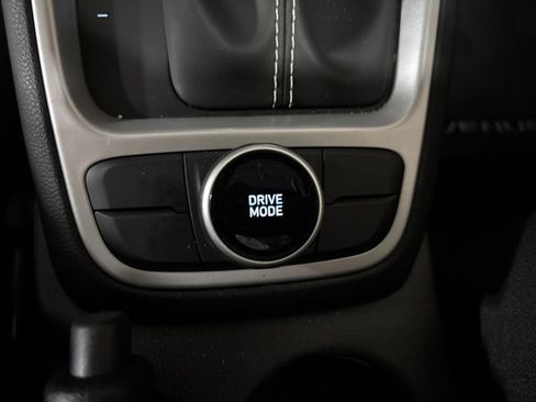 Used 2023 Hyundai Venue SEL w/ Cargo Package FWD image 21