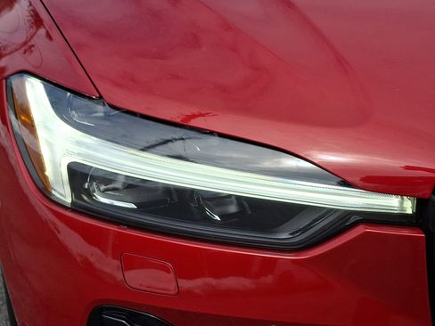 Certified 2023 Volvo XC60 B5 Plus w/ Climate Package AWD/4WD image 9