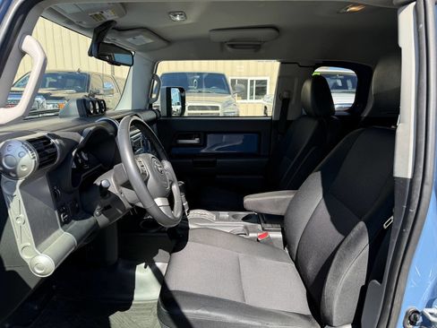 Used 2012 Toyota FJ Cruiser 4WD w/ Upgrade Pkg image 9