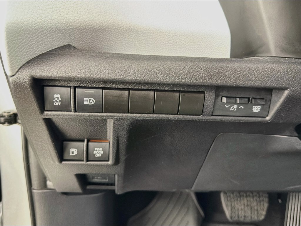 Used 2025 Toyota Sienna XLE FWD image 11