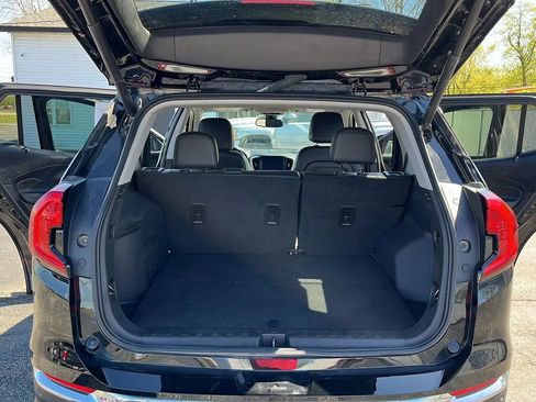 Used 2022 GMC Terrain SLT w/ Tech Package image 24