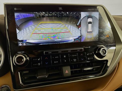 Used 2022 Toyota Highlander Platinum image 14