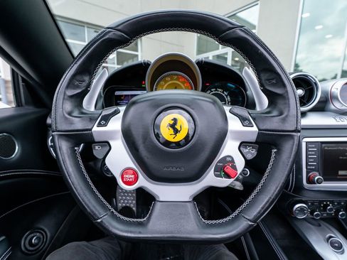 Used 2015 Ferrari California T RWD image 31