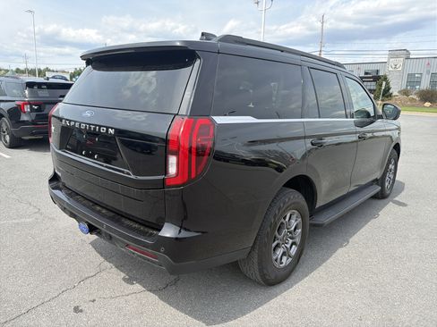 Used 2025 Ford Expedition Active AWD/4WD image 3