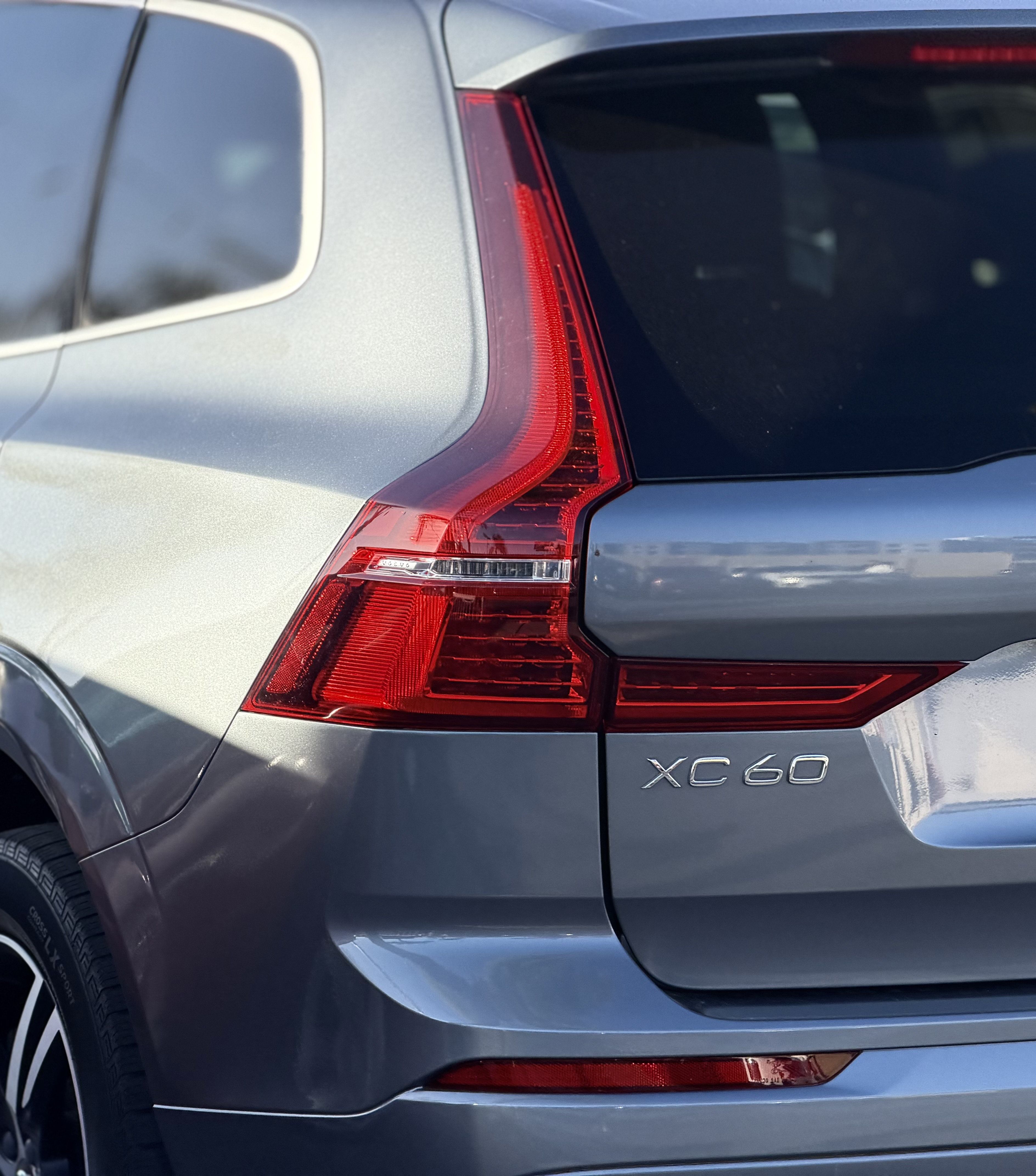 Used 2018 Volvo XC60 T6 R-Design AWD/4WD image 12