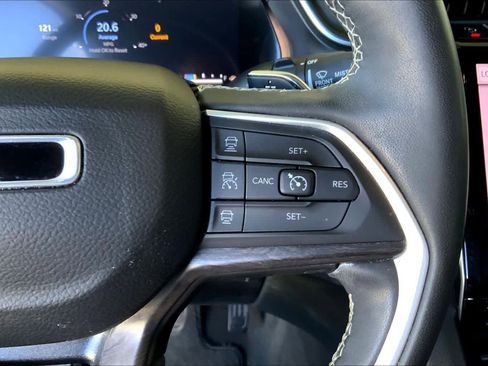 Used 2023 Jeep Grand Cherokee Limited w/ Luxury Tech Group II image 24